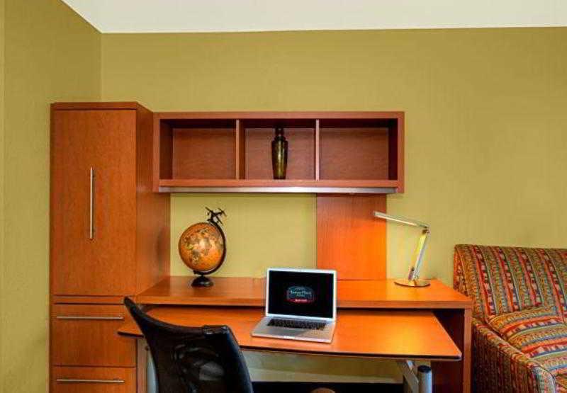 Towneplace Suites Manchester-Boston Regional Airport Exterior foto